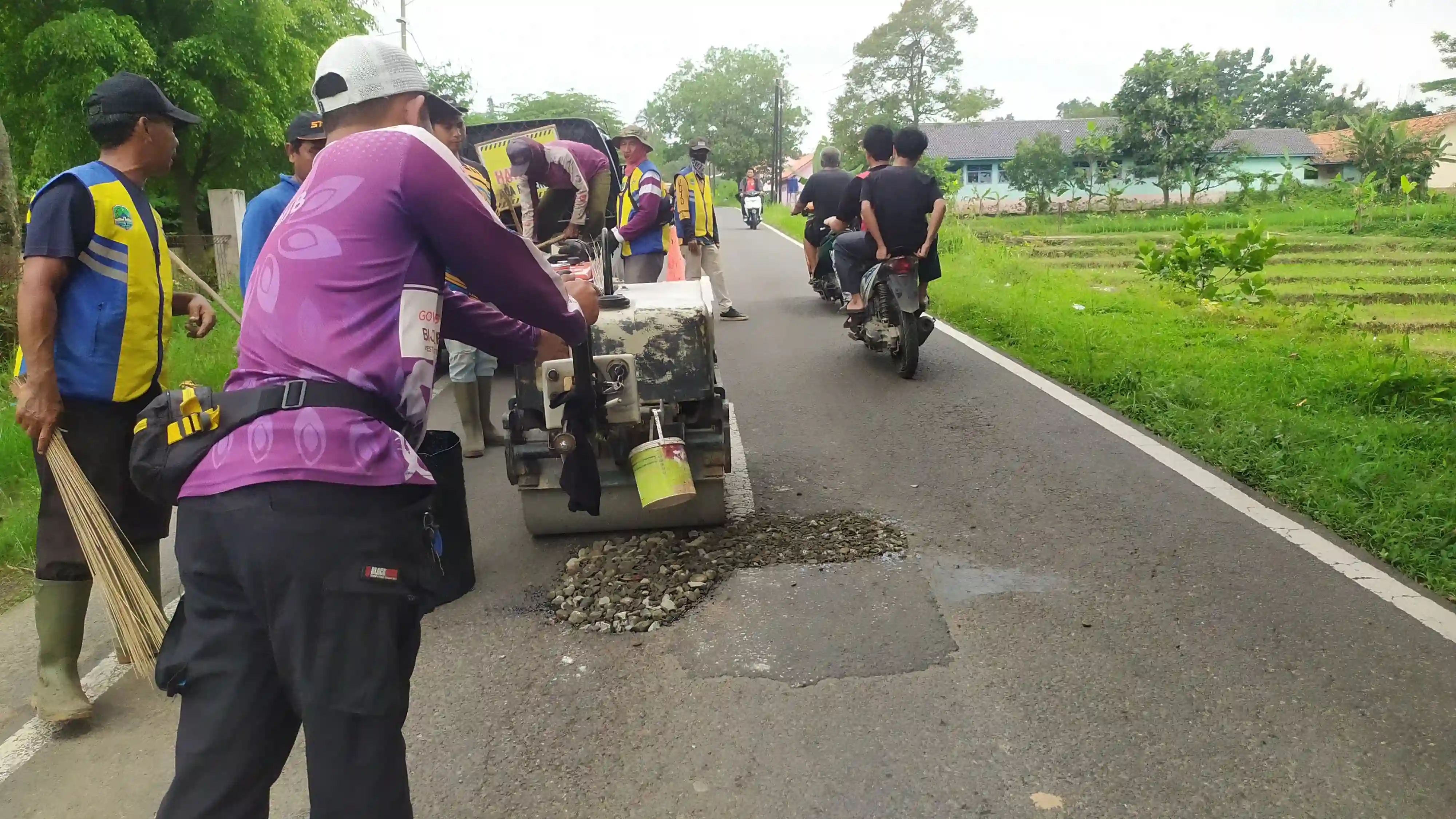 Jelang Lebaran, Pemkab Majalengka Tuntaskan 30 Titik Perbaikan Jalan.