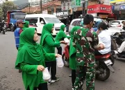 Persit dan Koramil 1005/Jtr Berbagi Takjil di Bulan Ramadan, Wujud Kepedulian kepada Masyarakat