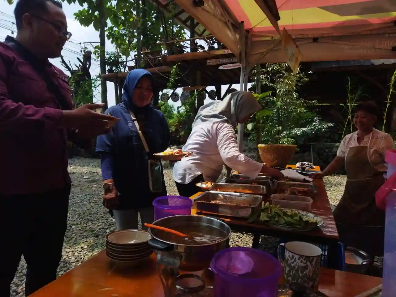 Warung Mimi Encas di Majalengka Terapkan Konsep Bayar Seikhlasnya